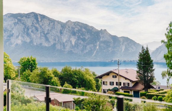Immobilie in 4866 Salzkammergut - Unterach am Attersee: Im Herzen des Salzkammerguts! Ihr Zuhause in Unterach mit Attersee-Blick