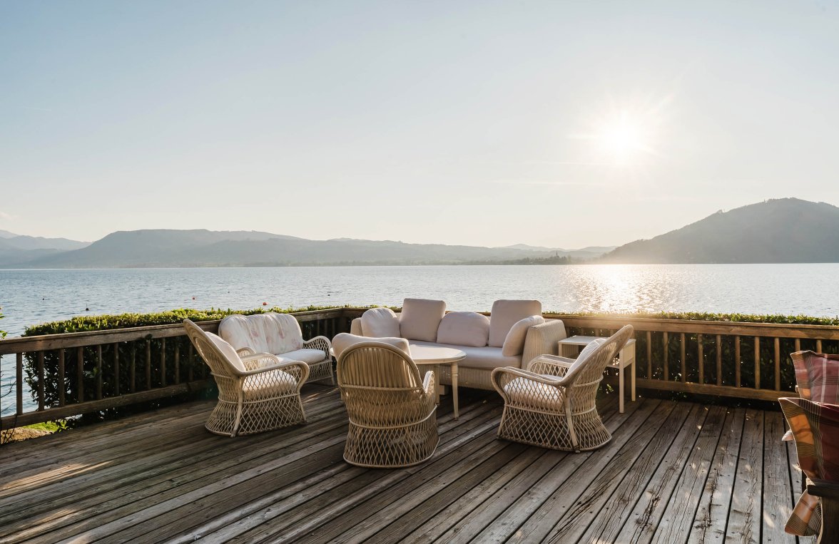 Property in 4852 Salzkammergut - Weyregg am Attersee: The beginning of a summer fairy tale! A lakeside residence on its own peninsula - picture 2