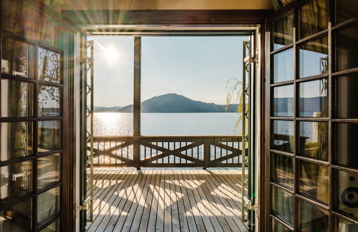 Property in 4852 Salzkammergut - Weyregg am Attersee: The beginning of a summer fairy tale! A lakeside residence on its own peninsula - picture 3