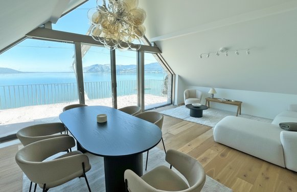 Property in 4854 Salzkammergut - Attersee: Life is good by the lake! Living directly on the Attersee