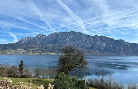 Property in 4866 Unterach : A unique rarity on Lake Attersee! Farmhouse in Unterach with lake access