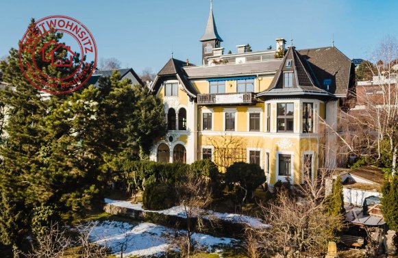 Property in 4810 Salzkammergut - Gmunden am Traunsee: Stylish living with history! Old apartment in prestigious villa