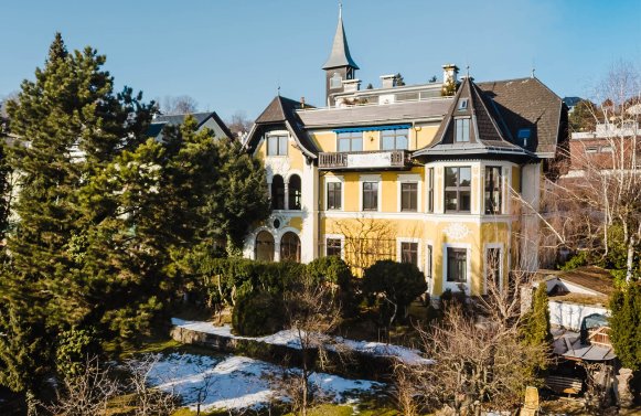 Immobilie in 4810 Salzkammergut - Gmunden am Traunsee: GMUNDEN - Stilvolles Wohnen mit Geschichte! Altbauwohnung in Gründerzeitvilla