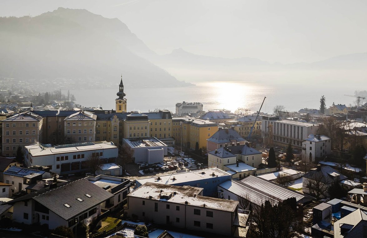 Immobilie in 4810 Salzkammergut - Traunsee - Gmunden: Malerischer Traunsee! 4-Zimmer Dachgeschosswohnung in Gmundner Zentrumslage - bild 1