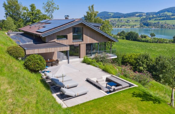 Immobilie in 4894 Oberösterreich - Salzkammergut - Irrsee: Seelagen-Idylle mit Flair! Exklusive Villa mit Seepanorama am schönen Irrsee