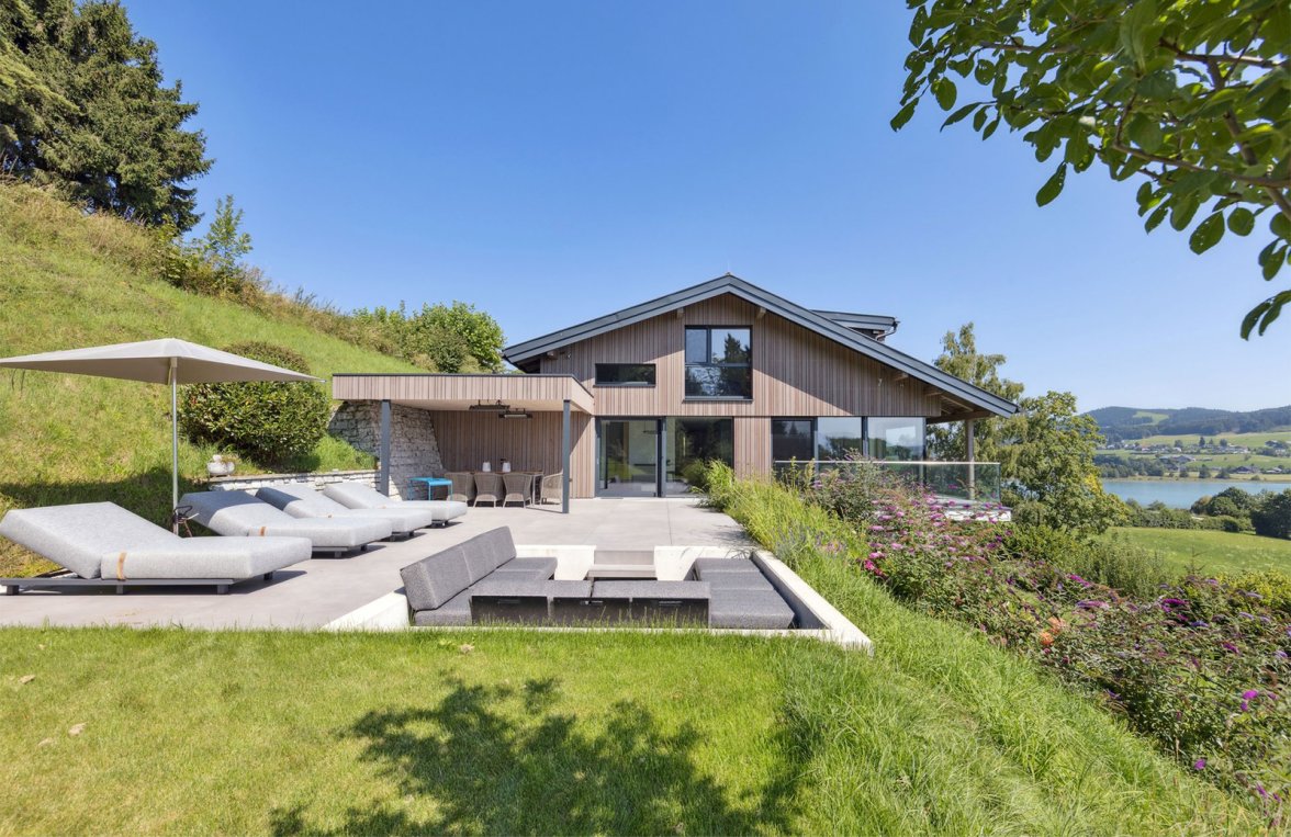 Immobilie in 4894 Oberösterreich - Salzkammergut - Irrsee: Seelagen-Idylle mit Flair! Exklusive Villa mit Seepanorama am schönen Irrsee - bild 1