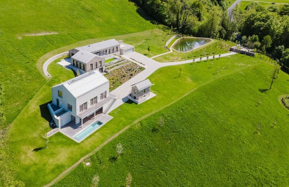 Property in 5310 Salzkammergut - Mondsee: PRIVACY MEETS ARCHITECTURAL MASTERCLASS Unique retreat with lake views