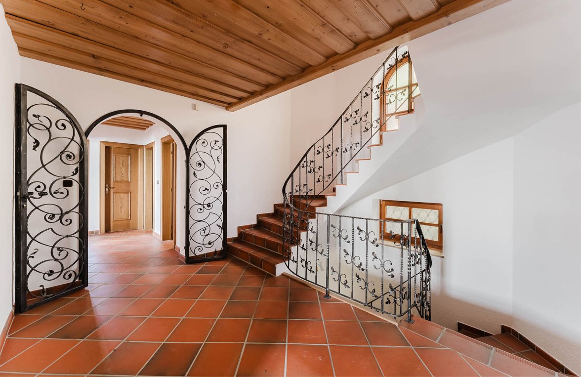 Immobilie in 5310 Salzkammergut - Mondseeberg: Wohnen mit Panorama am Mondseeberg! Gediegenes Haus mit herrlichem Mondseeblick - bild 4