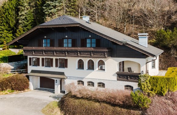 Immobilie in 5310 Salzkammergut - Mondseeberg: Wohnen mit Panorama am Mondseeberg! Gediegenes Haus mit herrlichem Mondseeblick