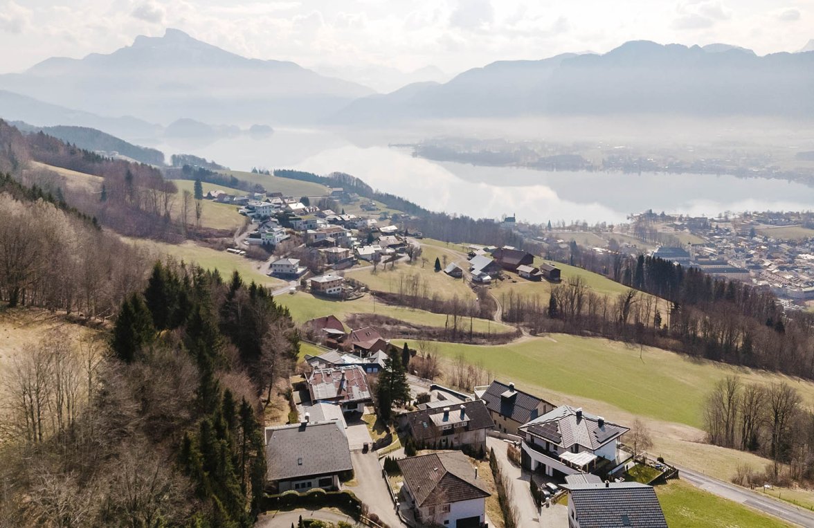 Immobilie in 5310 Salzkammergut - Mondseeberg: Wohnen mit Panorama am Mondseeberg! Gediegenes Haus mit herrlichem Mondseeblick - bild 2