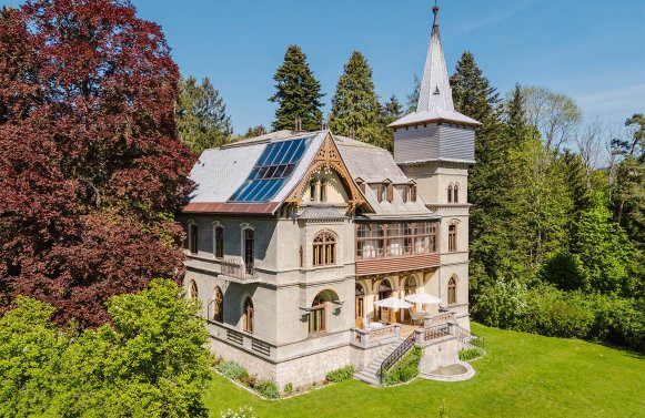 Immobilie in 5310 Salzkammergut - Mondsee : EIN ORT, DER GESCHICHTE ATMET! Herrschaftliches Domizil mit Mondseeblick