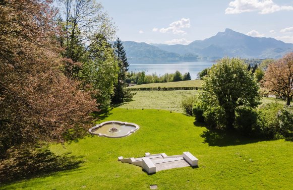 Property in 5310 Salzkammergut - Mondsee : A PLACE THAT BREATHES HISTORY! Stately residence with view of Lake Mondsee