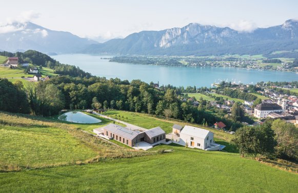 Property in 5310 Salzkammergut - Mondsee: THE DREAM OF THE LAKE! Sophisticated residence on the Mondseeberg 