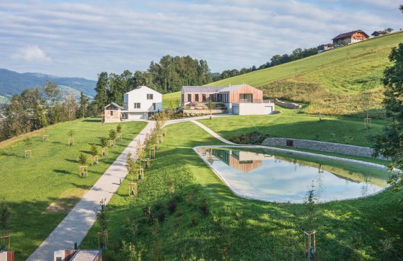 Property in 5310 Salzkammergut - Mondsee: THE DREAM OF THE LAKE! Sophisticated residence on the Mondseeberg 