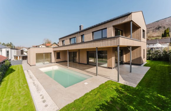 Immobilie in 5310 Salzkammergut - Mondsee: Stimmige Balance mit Mondseeblick! Design, Technologie und Wohlgefühl