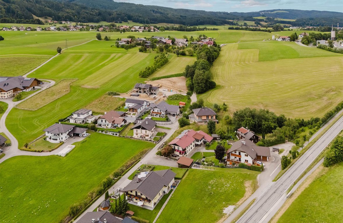 Immobilie in 4882 Salzkammergut - Oberwang: Zwischen Mondsee und Attersee – ein Grundstück mit Perspektive - bild 1