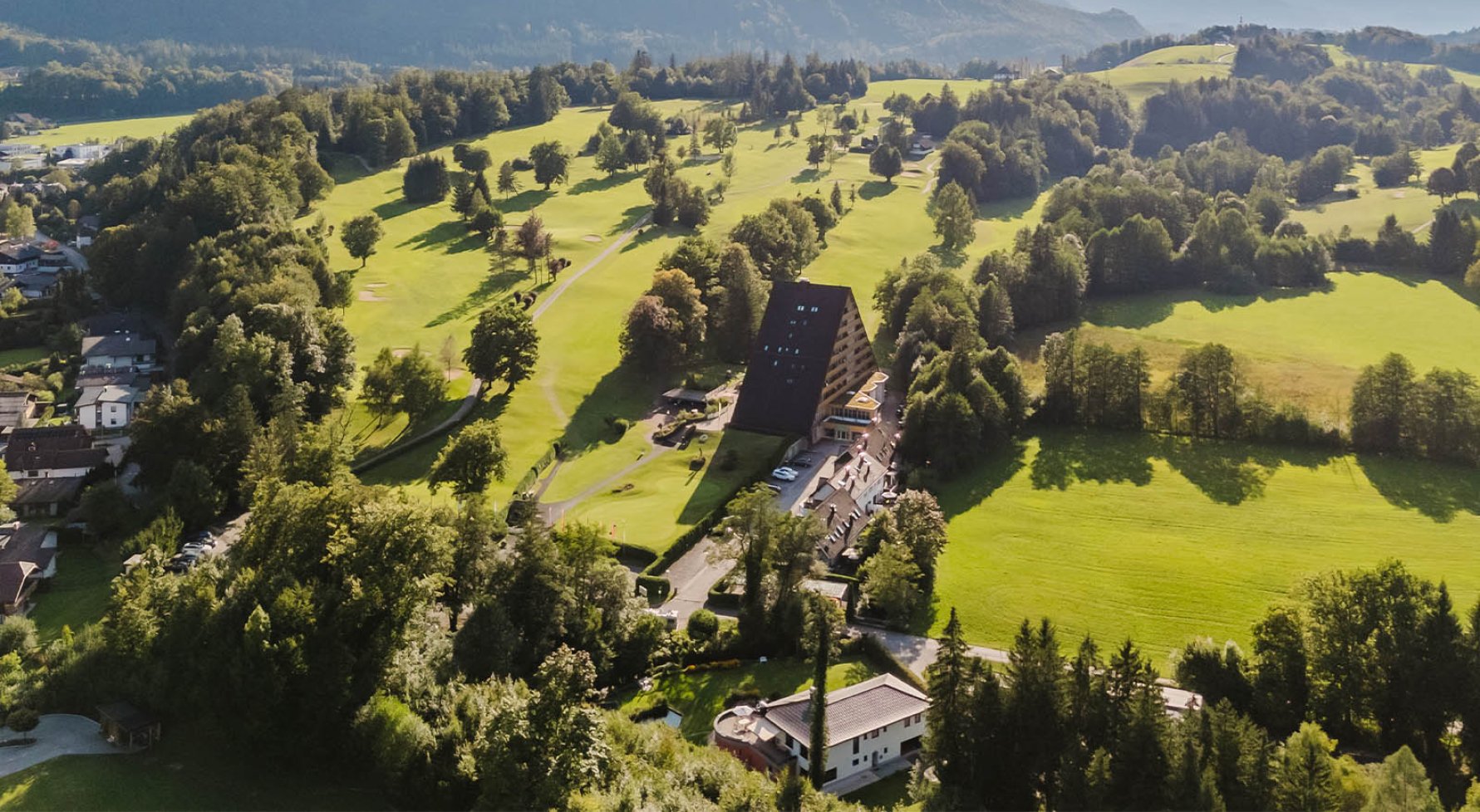 Nemovitosti v 5360 Salzkammergut - Nähe Bad Ischl: Venkovský dům ve stylu bungalovu přímo na golfovém hřišti - kvalita života v Solné komoře - obrázek 1