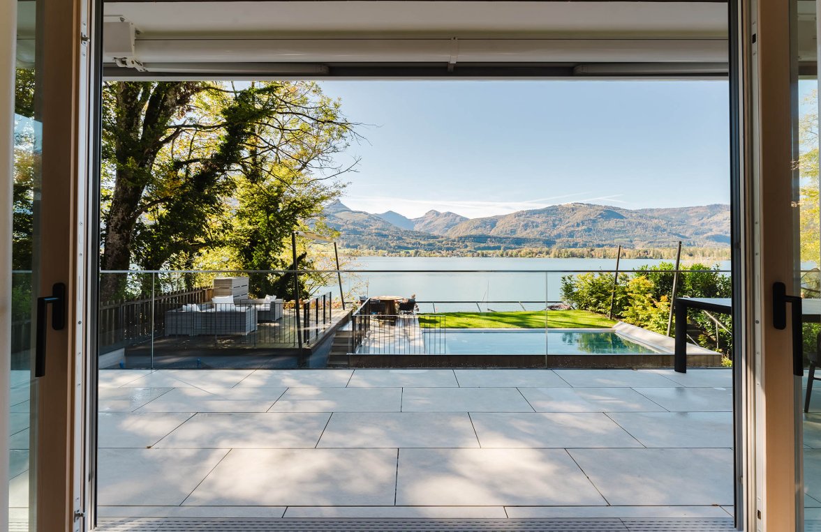 Immobilie in 5360 Salzkammergut - Wolfgangsee - St. Wolfgang : LOGENPLATZ IN ERSTER SEEREIHE! Luxusmaisonette mit Pool und Boje am Wolfgangsee - bild 1