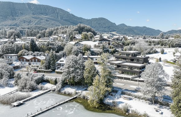 Property in 4801 Salzkammergut - Traunkirchen am Traunsee: Dolce vita on Lake Traunsee! Garden maisonette with private bathing area