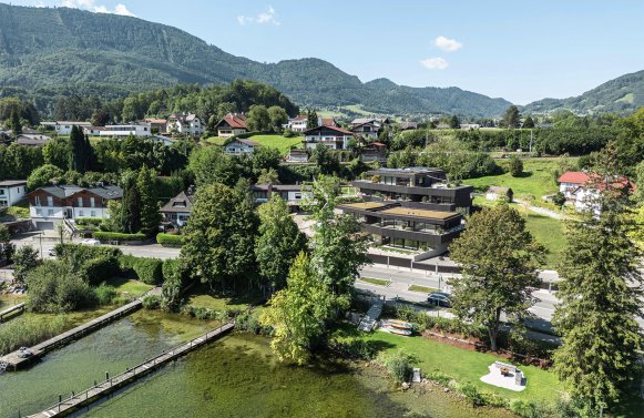 Property in 4801 Salzkammergut - Traunkirchen am Traunsee: Dolce vita on Lake Traunsee! Garden maisonette with private bathing area