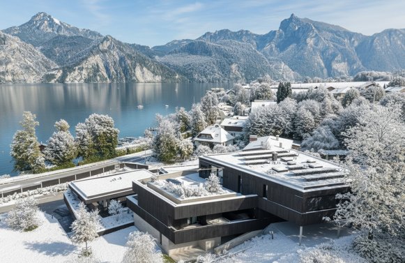 Property in 4801 Salzkammergut - Traunkirchen am Traunsee: Ultimate lakeside feeling! Maisonette on Lake Traunsee with private bathing area