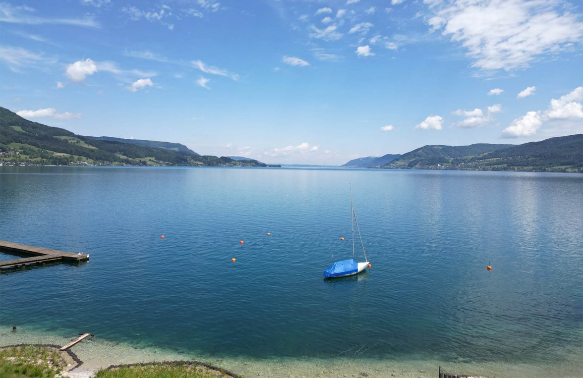 Property in 4854 Salzkammergut - Unterburgau am Attersee: Longing for Lake Attersee? 4-room apartment with lake access and sunbathing lawn - picture 1