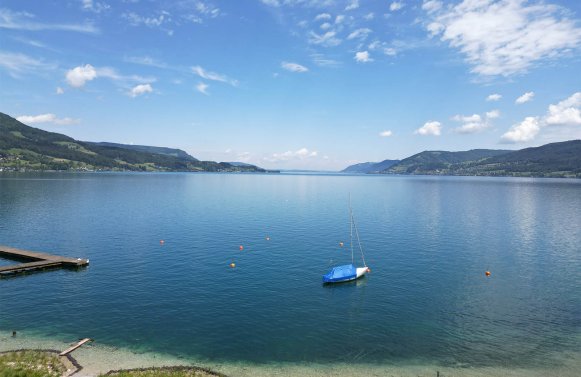 Immobilie in 4854 Salzkammergut - Unterburgau am Attersee: Se(e)hnsucht nach dem Attersee?  4-Zimmer Wohnung mit Seezugang und Liegewiese