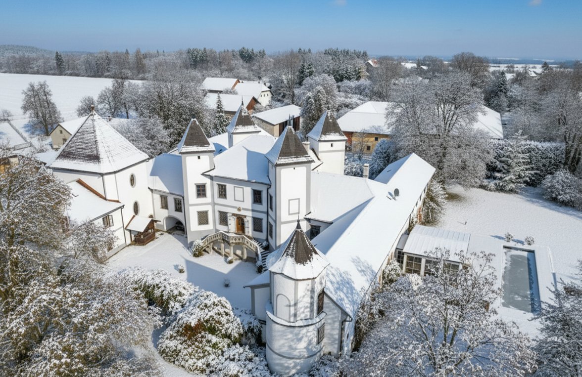 Property in 4693 Salzkammergut - Nähe Gmunden am Traunsee: RENAISSANCE DREAM IN THE SALZKAMMERGUT A charming and historic residential castle - picture 3