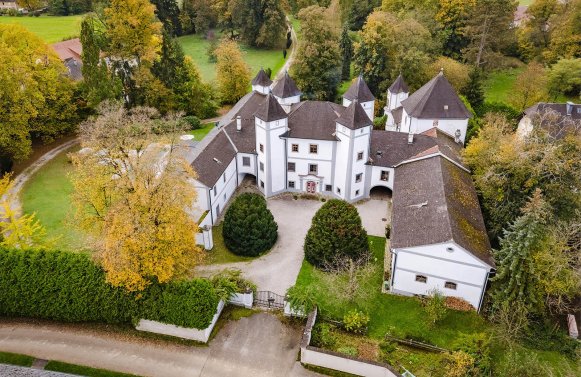 Immobilie in 4693 Salzkammergut - Desselbrunn: SCHLOSS IM SALZKAMMERGUT! Moderner Wohnkomfort in historischen Mauern