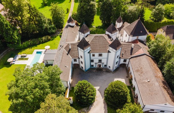 Immobilie in 4693 Salzkammergut - Nähe Gmunden am Traunsee: RENAISSANCETRAUM IM SALZKAMMERGUT Wohnschloss mit Charme und Historie