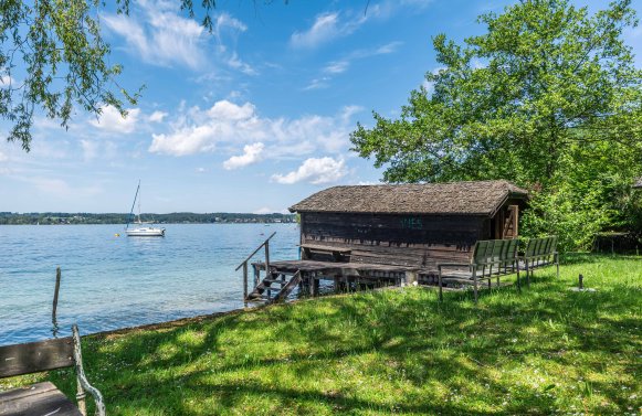 Immobilie in 4852  Salzkammergut - Weyregg am Attersee: Einmalige Gelegenheit! Seeliegenschaft mit Bootshaus am wunderschönen Attersee