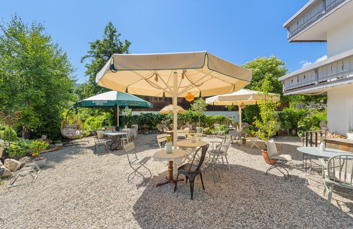 Immobilie in 83259 Bayern - Schleching: Gästehaus mit großem Gastgarten und Betreiberwohnung - neu renoviert! - bild 4