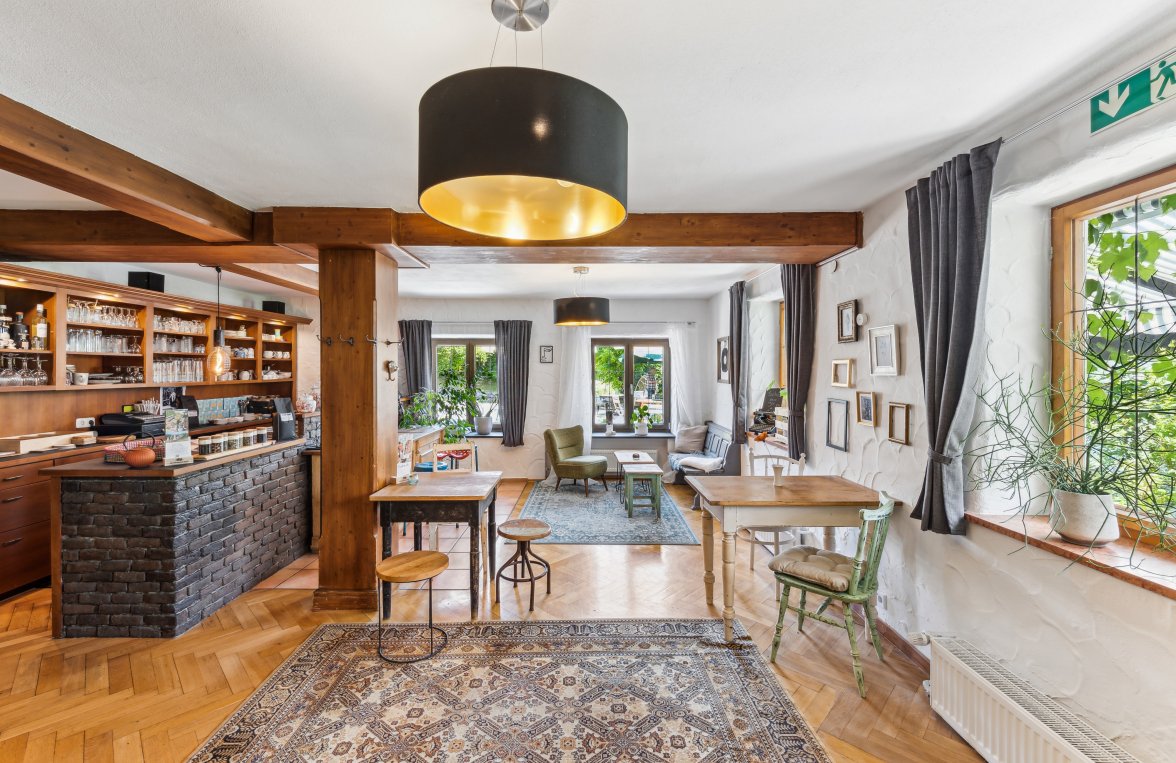Immobilie in 83259 Bayern - Schleching: Gästehaus mit großem Gastgarten und Betreiberwohnung - neu renoviert! - bild 2
