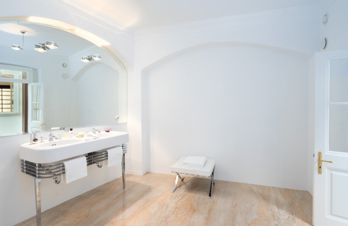 Property in 1010 Wien, 1. Bezirk: Historic baroque house! 17 luxury rooms including SPA newly composed - picture 7