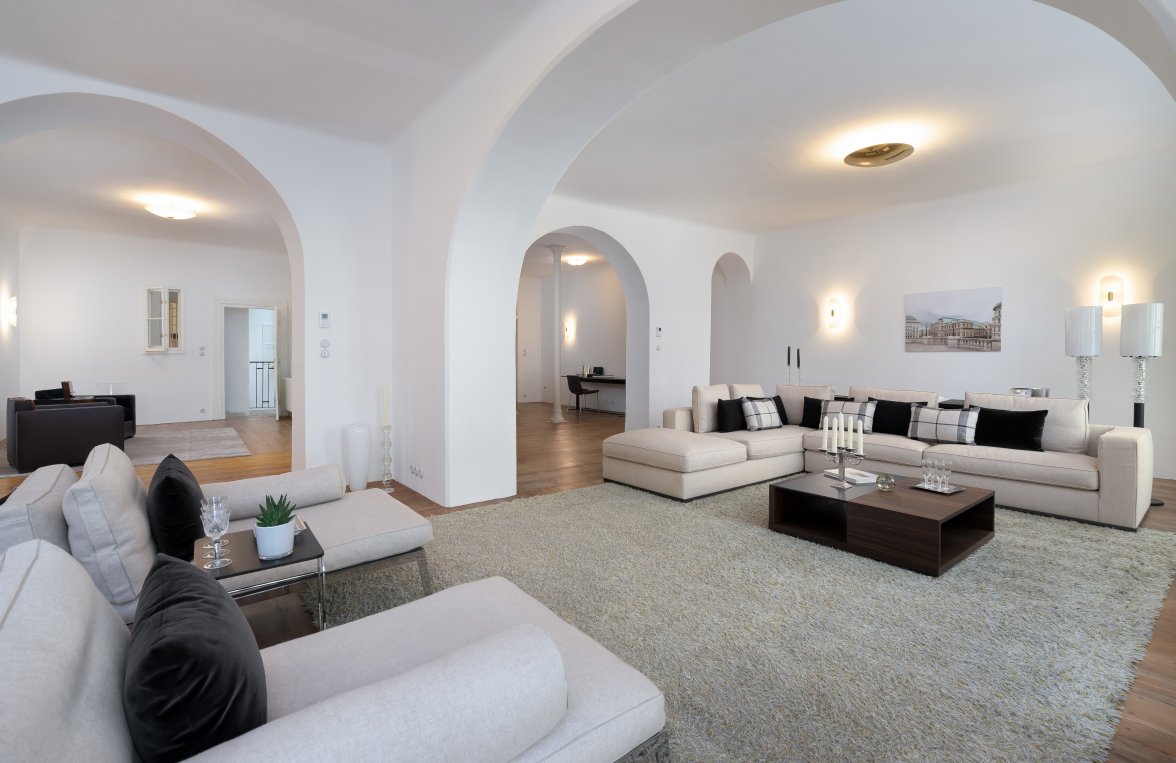 Property in 1010 Wien, 1. Bezirk: Historic baroque house! 17 luxury rooms including SPA newly composed - picture 1