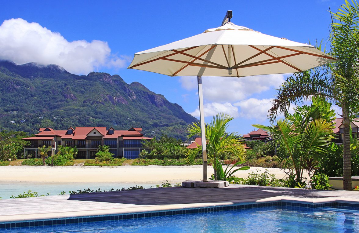 Property in - Seychellen - Mahe: EDEN PRIVATE ISLAND SEYCHELLES: Townhouse with wide-ranging views for best possible living comfort. - picture 2