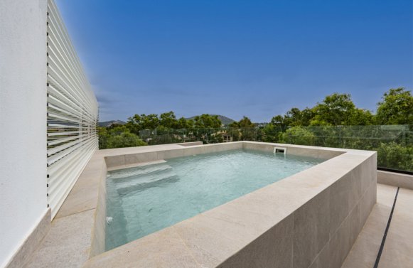 Immobilie in 07180 Mallorca - Santa Ponça: Modernes Penthouse mit eigenem Dachpool in fußläufiger Entfernung zum Strand