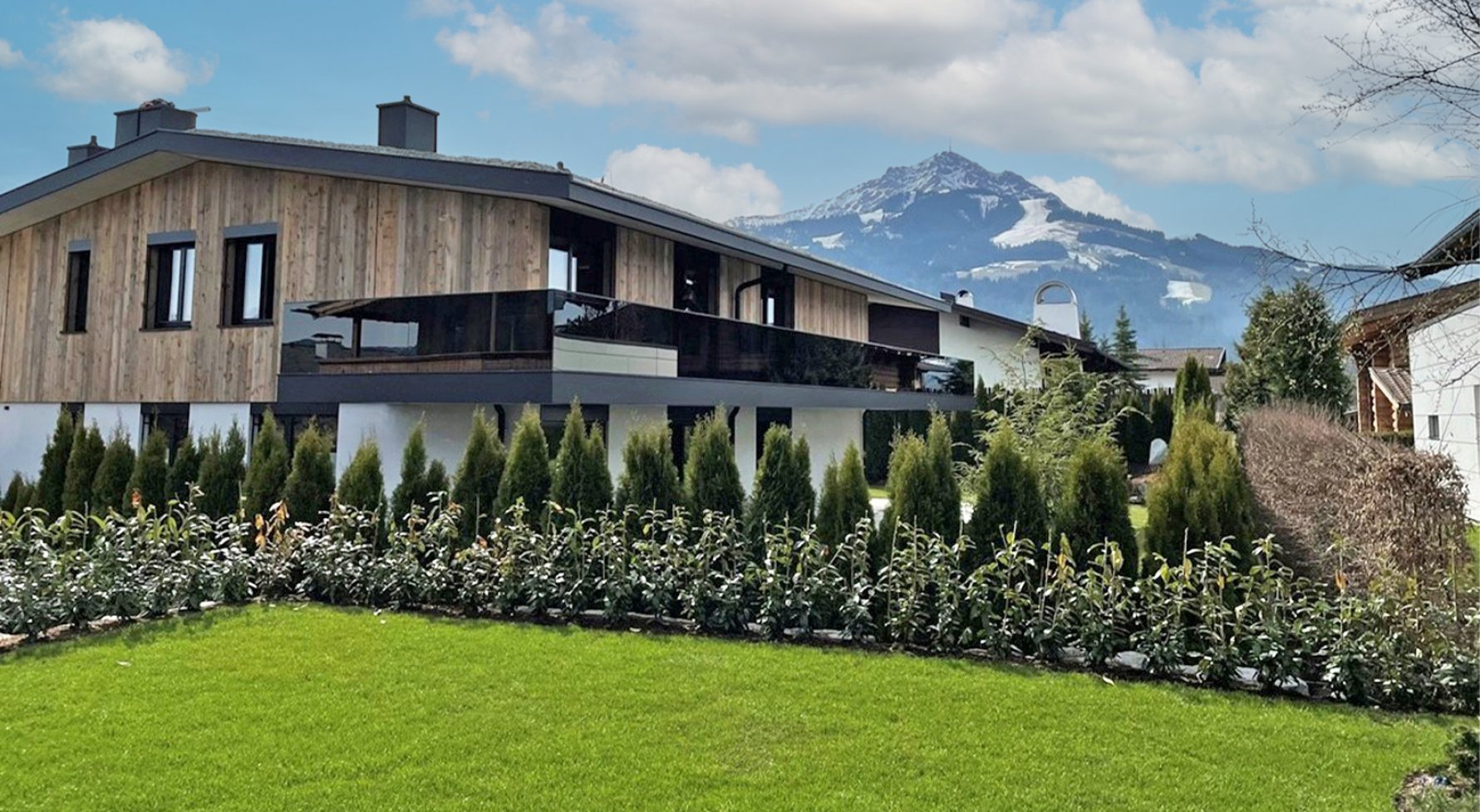 Nemovitosti v 6380 Tirol - Kitzbüheler Alpen - St. Johann in Tirol: Exkluzivní zahradní vila s výhledem na bazén a roh! - obrázek 1