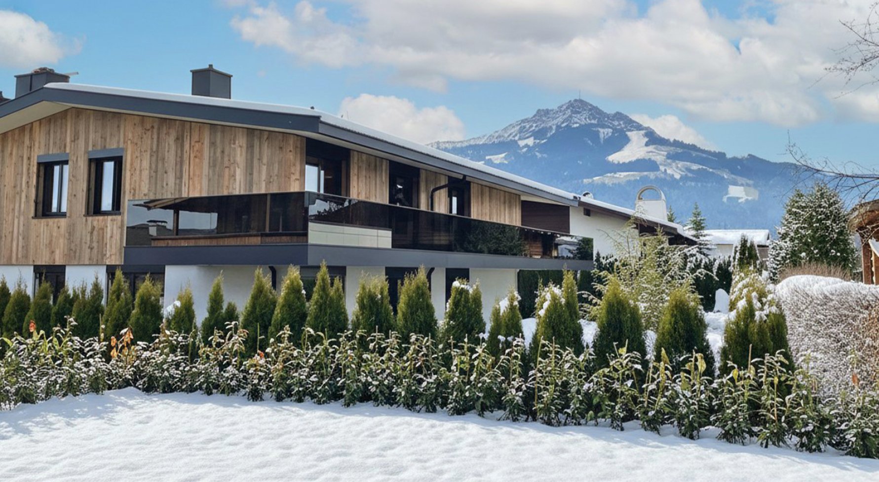 Immobilie in 6380 Tirol - Kitzbüheler Alpen - St. Johann in Tirol: Exklusive Garten-Villenetage mit Pool und Hornblick! - bild 1