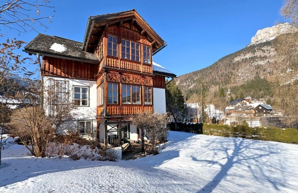 Property in 8992 Salzkammergut - Altaussee: A true gem! Unique property in Altaussee, in the heart of the Salzkammergut region