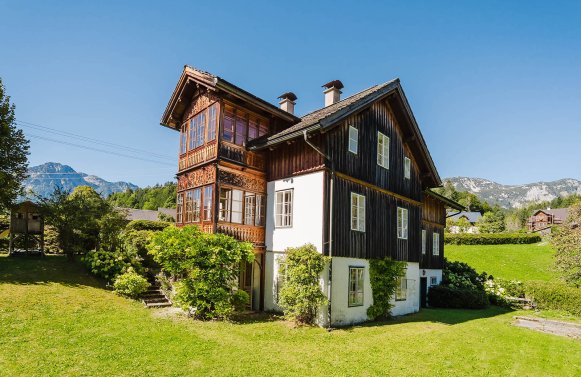 Property in 8992 Salzkammergut - Altaussee: A true gem! Unique property in Altaussee, in the heart of the Salzkammergut region
