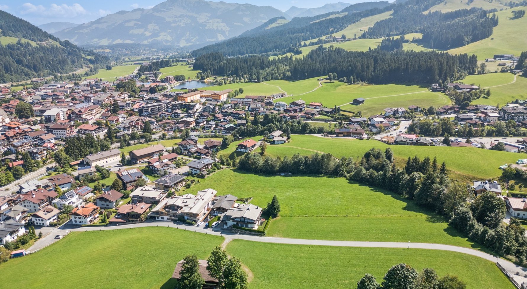 Nemovitosti v 6365 Tirol - Kitzbüheler Alpen - Kirchberg in Tirol: Láska na první pohled! Úchvatný výhled na Streif z terasy - obrázek 1
