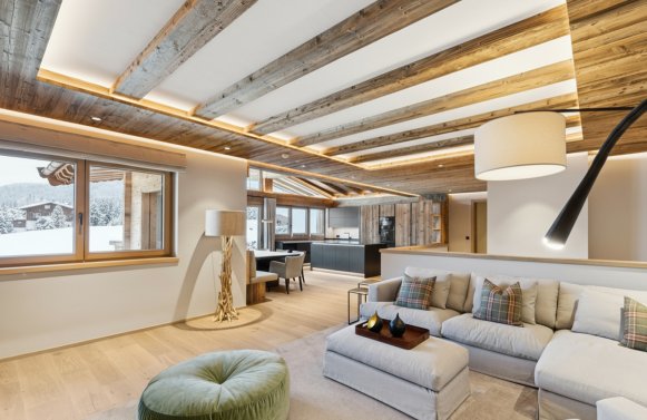 Property in 6365 Tirol - Kitzbüheler Alpen - Kirchberg in Tirol: Love at first sight! Spectacular view of the “Streif” from your own sun terrace