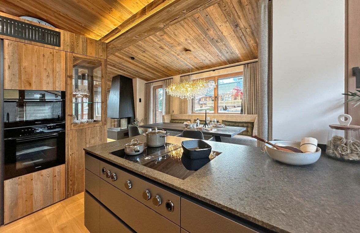 Immobilie in 6370 Tirol - Kitzbühel: Koffer packen & einziehen! Möblierte Doppelhaushälfte im Chalet-Stil in Bestlage - bild 3