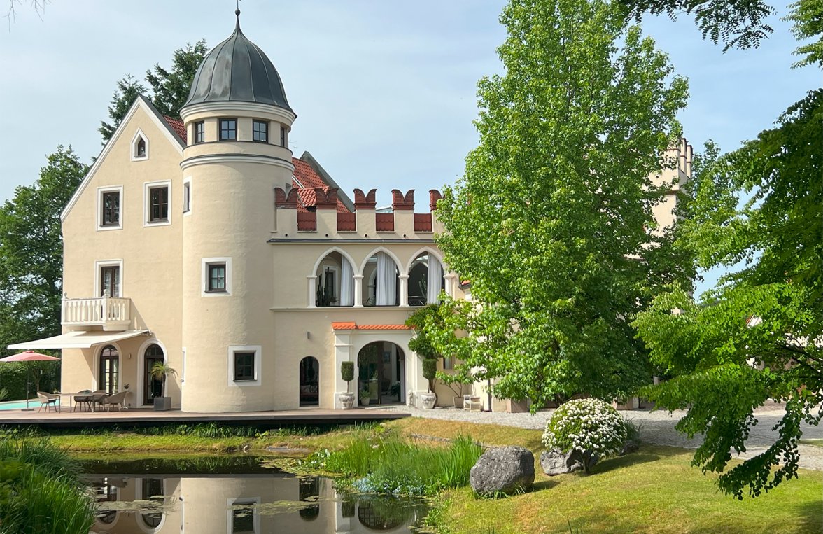 Immobilie in 5123 Nähe Burghausen: SCHLOSSHERR MÜSSTE MAN SEIN! Schlösschen in atemberaubender Lage - bild 2