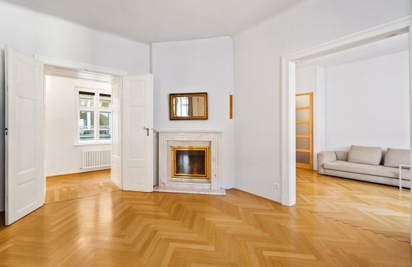 Immobilie in 1010 Wien, 1. Bezirk: 185 m² Altbaujuwel im Jesuitenviertel – Ihr Wohntraum in der Schönlaterngasse