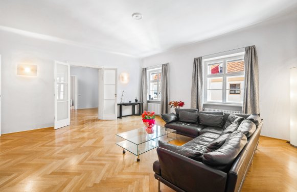 Immobilie in 1010 Wien, 1. Bezirk: 185 m² Altbaujuwel im Jesuitenviertel – Ihr Wohntraum in der Schönlaterngasse