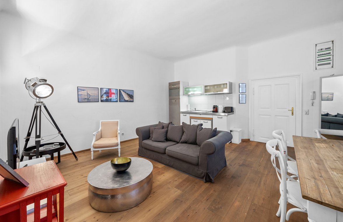 Property in 1010 Wien, 1. Bezirk: Charming 2-room apartment in a period building on Himmelpfortgasse! - picture 1