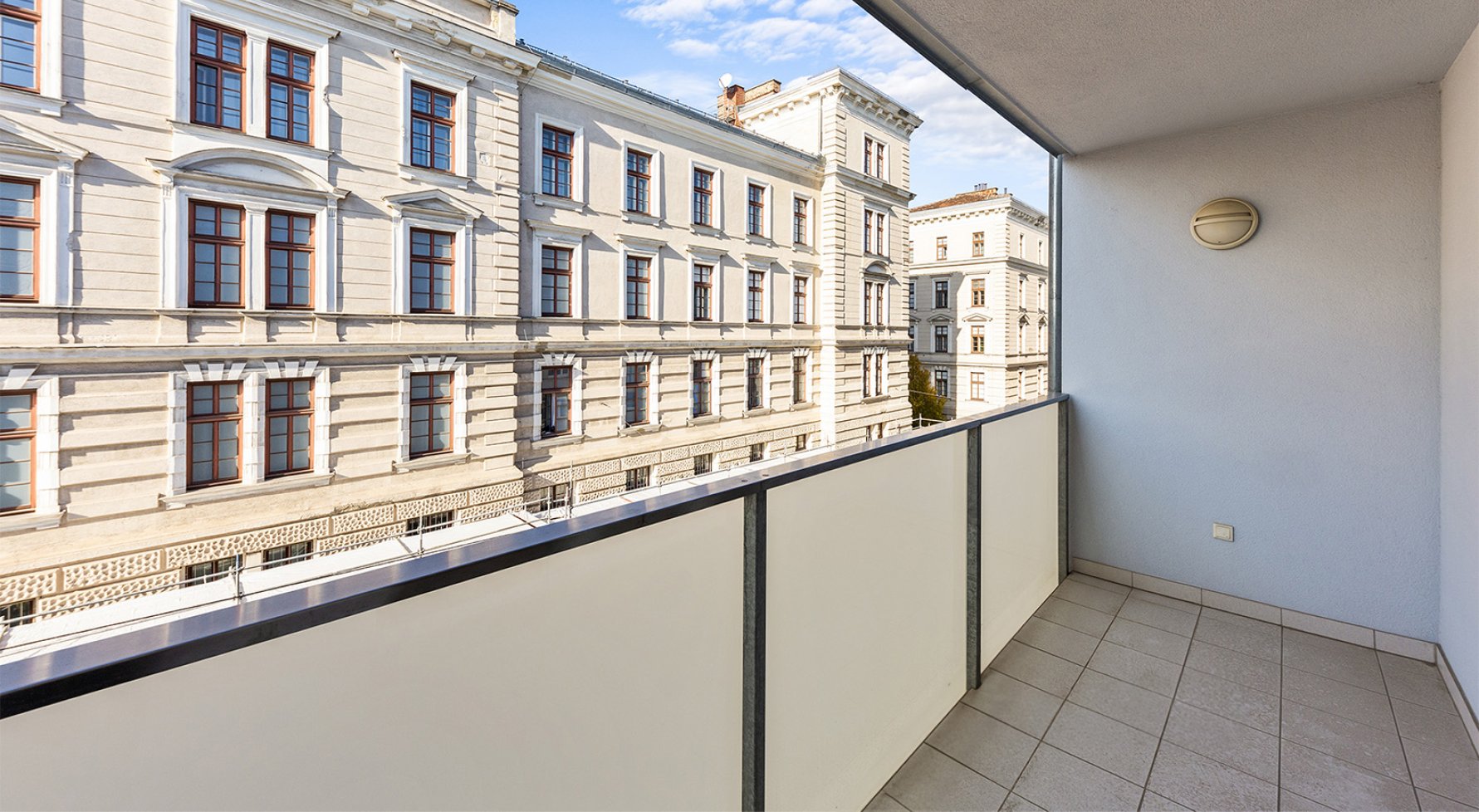 Property in 1160 Wien, 16. Bezirk: Hot News! 2-room apartment with loggia - picture 1