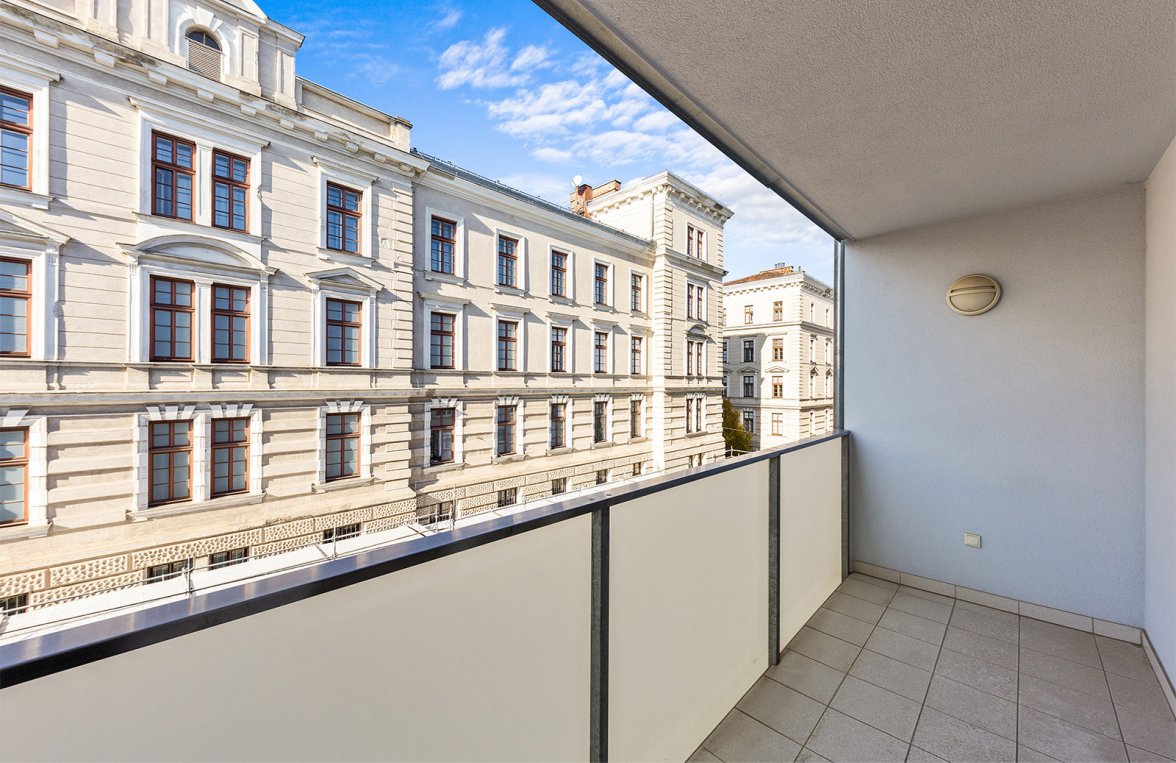 Property in 1160 Wien, 16. Bezirk: Hot News! 2-room apartment with loggia - picture 2